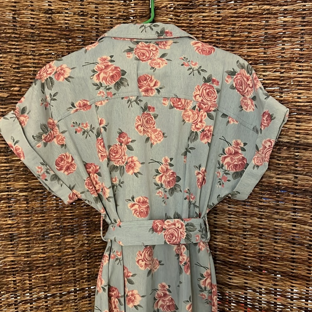 Rose Button-Up Dress - Picture 6 of 7